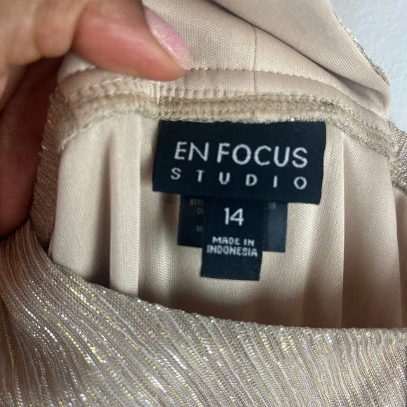 EN FOCUS STUDIO GOLD METALLIC SLEEVELESS MAXI DRESS 14 - Picture 5 of 7